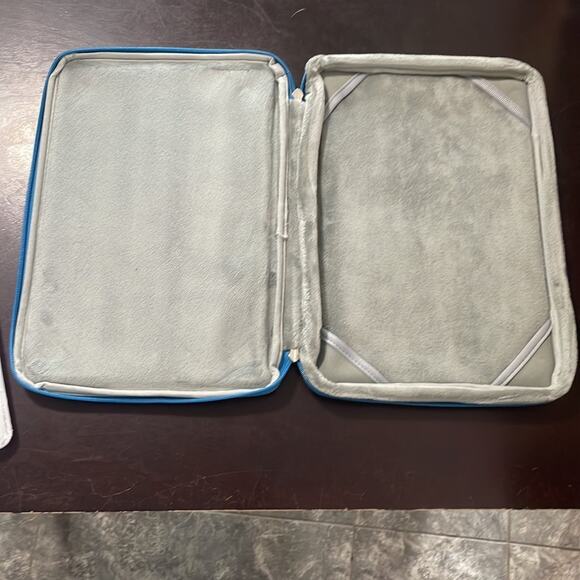 MacBook New Pro 13” shell and blue soft case - Picture 3 of 6